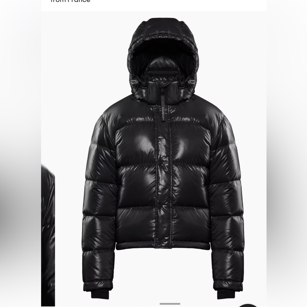 Aritzia Super Puff Shorty in hi-gloss black